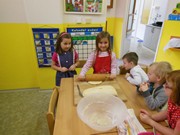 Pečeme koláče ve školce